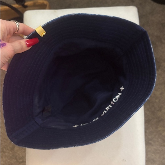 LV bucket hat - Picture 4 of 5